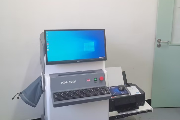 雙能X射線骨密度儀：準確測量骨密度，助力骨質(zhì)疏松防治，守護骨骼健康
